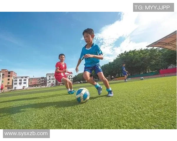 足球明星化身可动人偶在绿茵场上展现精彩踢球技艺的奇妙之旅